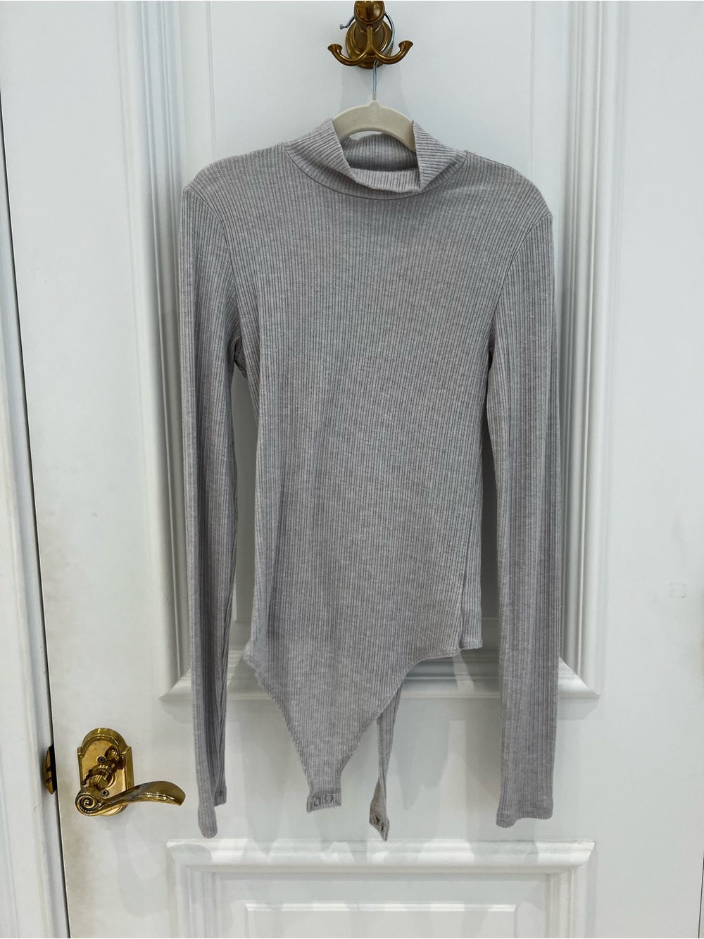 American Eagle Outfitters Light Gray Ribbed Long-Sleeve Bodysuit